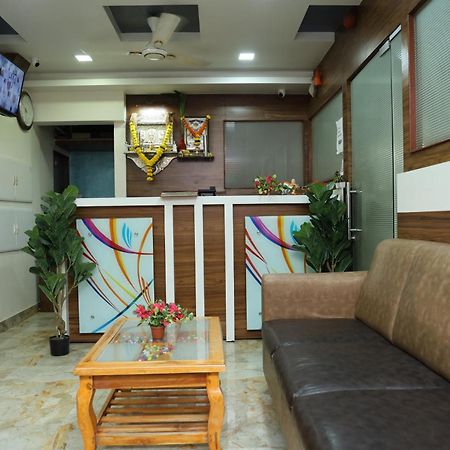 Hotel Satyam Residency ナビムンバイ エクステリア 写真