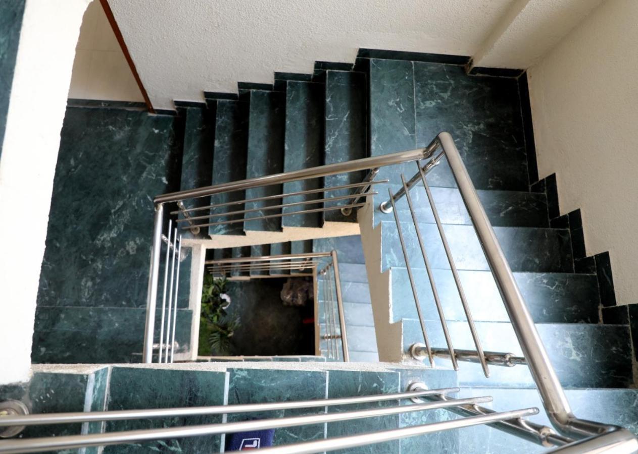 Hotel Satyam Residency ナビムンバイ エクステリア 写真