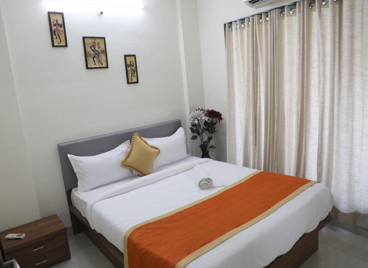 Hotel Satyam Residency ナビムンバイ エクステリア 写真