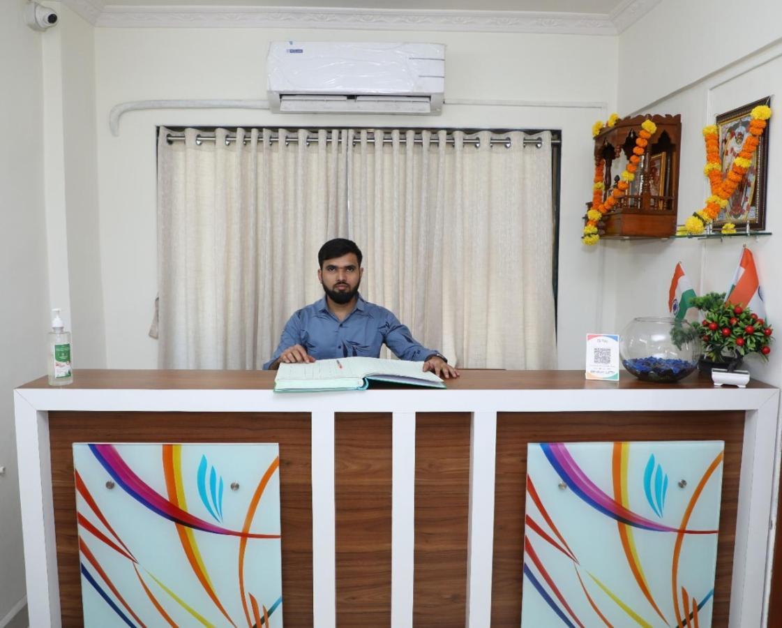 Hotel Satyam Residency ナビムンバイ エクステリア 写真