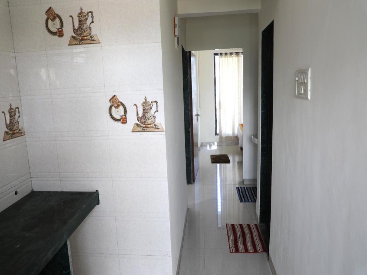 Hotel Satyam Residency ナビムンバイ エクステリア 写真