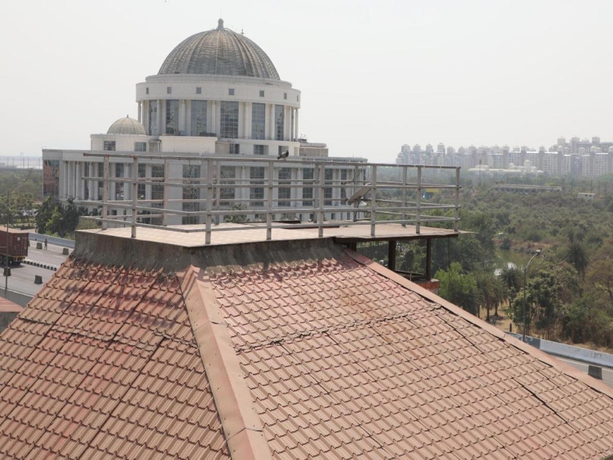 Hotel Satyam Residency ナビムンバイ エクステリア 写真