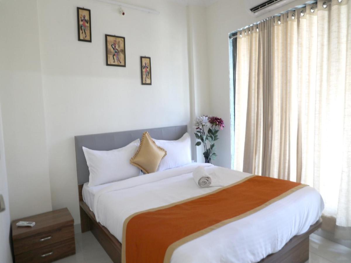 Hotel Satyam Residency ナビムンバイ エクステリア 写真