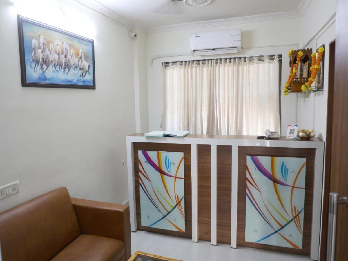 Hotel Satyam Residency ナビムンバイ エクステリア 写真