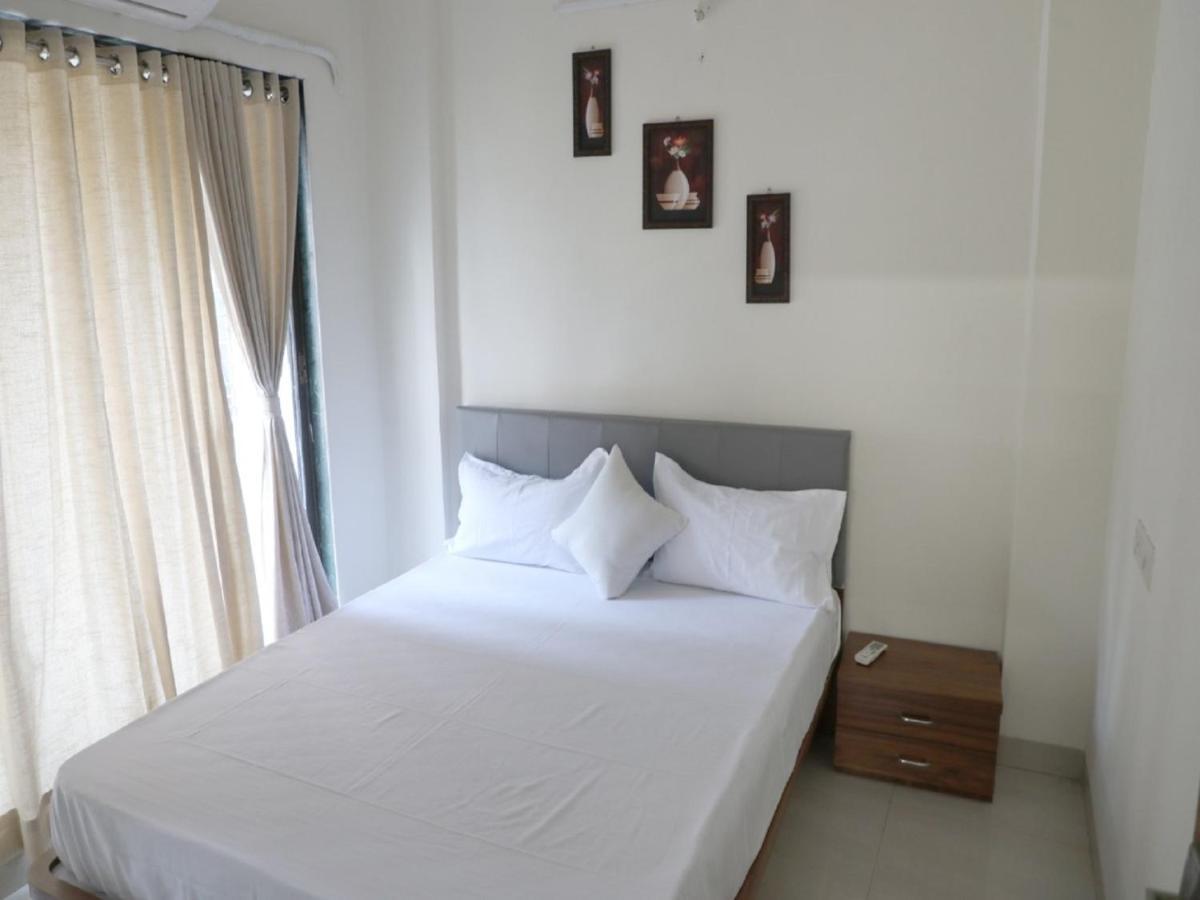 Hotel Satyam Residency ナビムンバイ エクステリア 写真