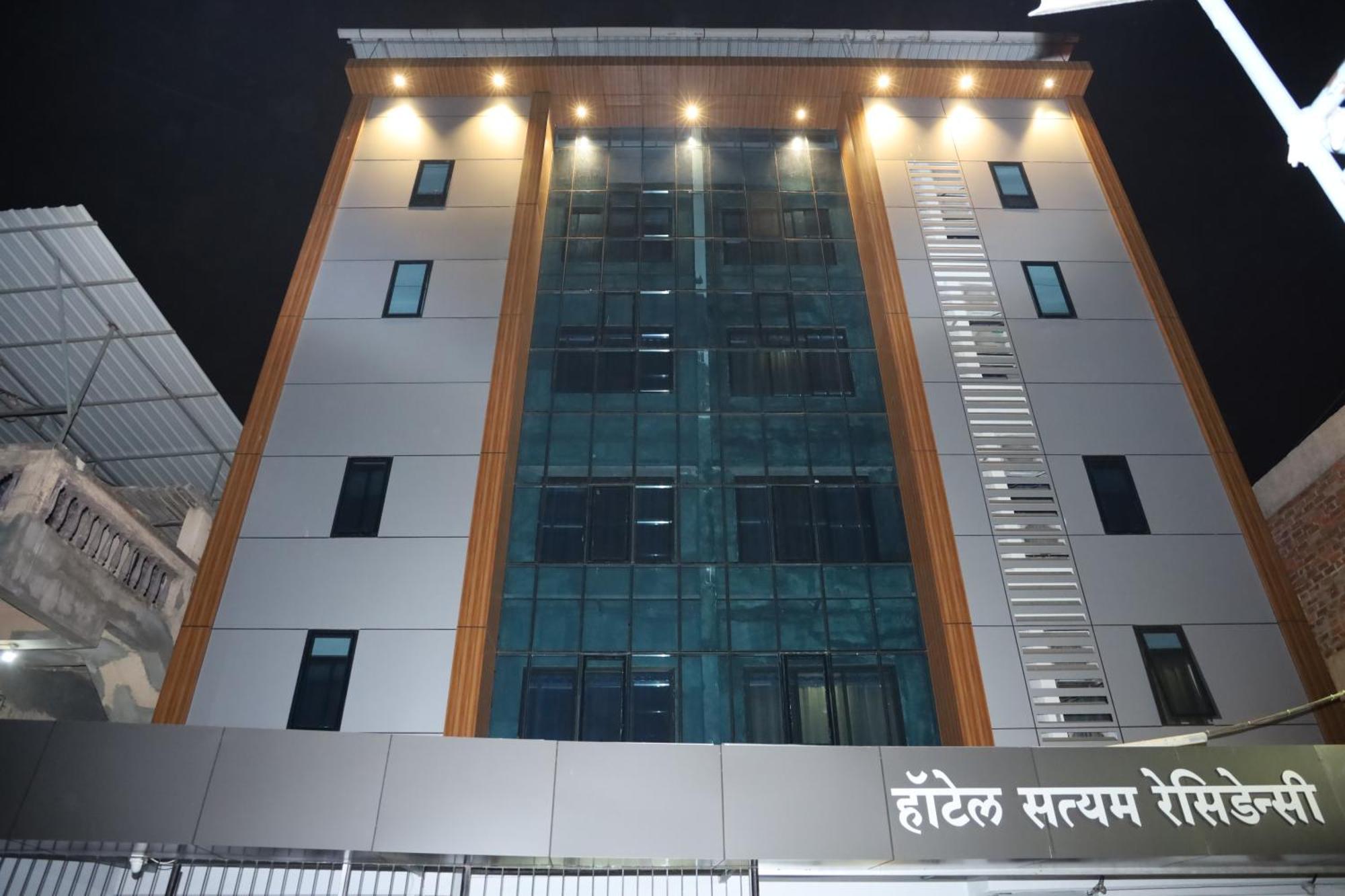 Hotel Satyam Residency ナビムンバイ エクステリア 写真
