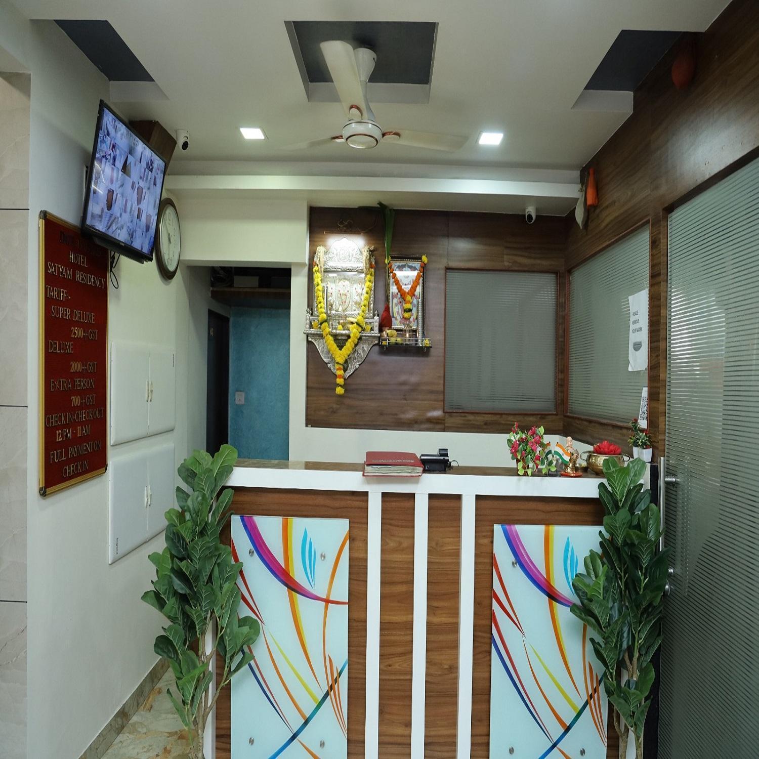 Hotel Satyam Residency ナビムンバイ エクステリア 写真