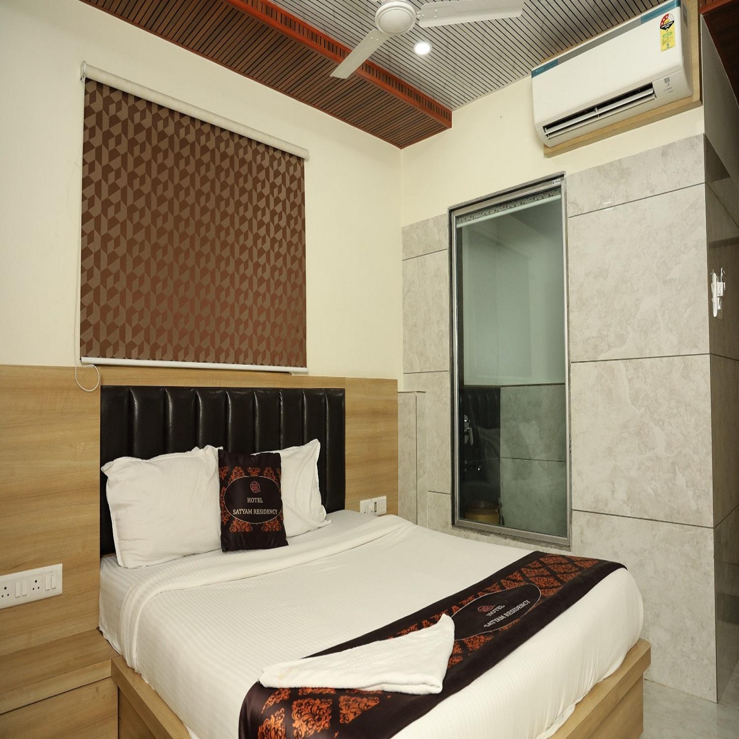 Hotel Satyam Residency ナビムンバイ エクステリア 写真