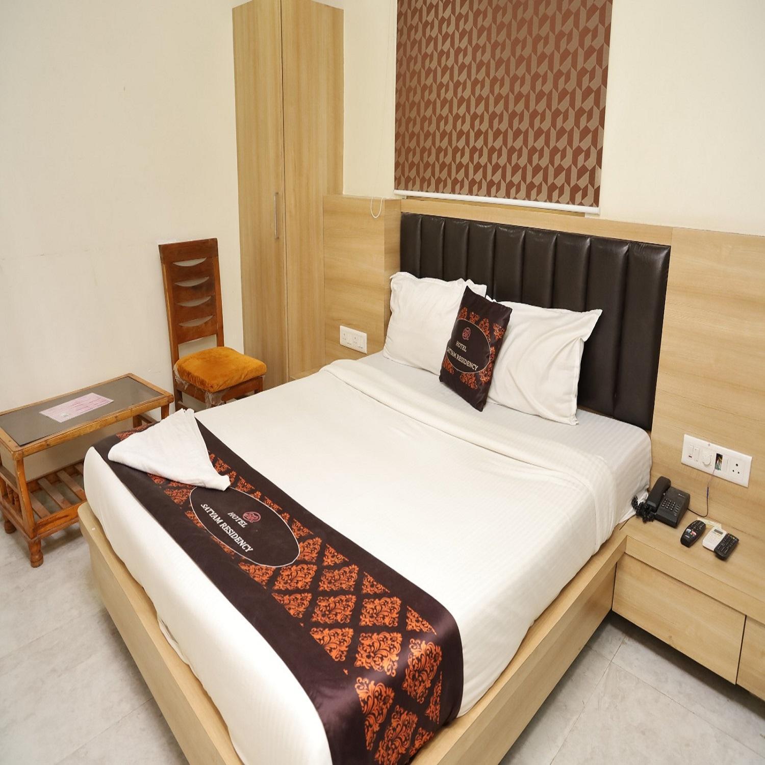 Hotel Satyam Residency ナビムンバイ エクステリア 写真