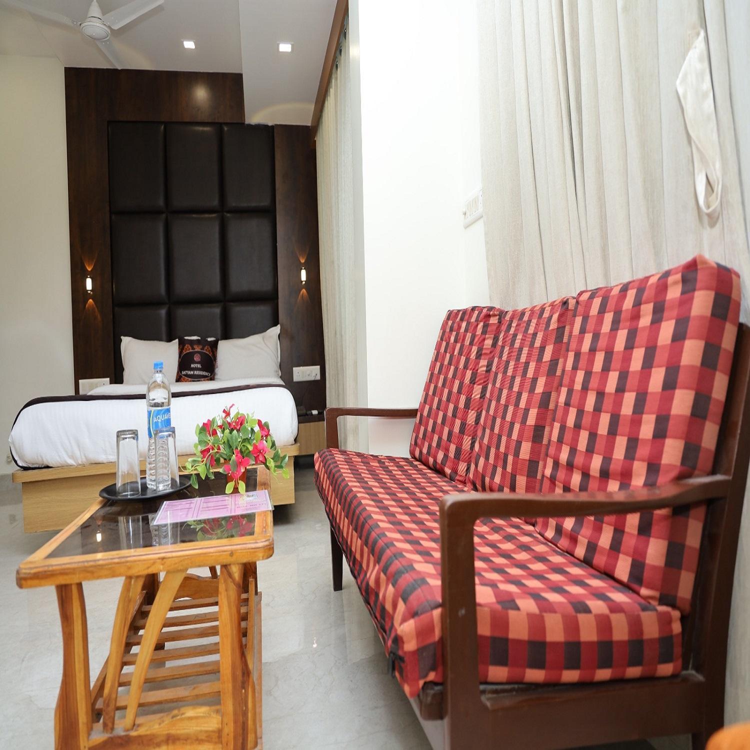 Hotel Satyam Residency ナビムンバイ エクステリア 写真