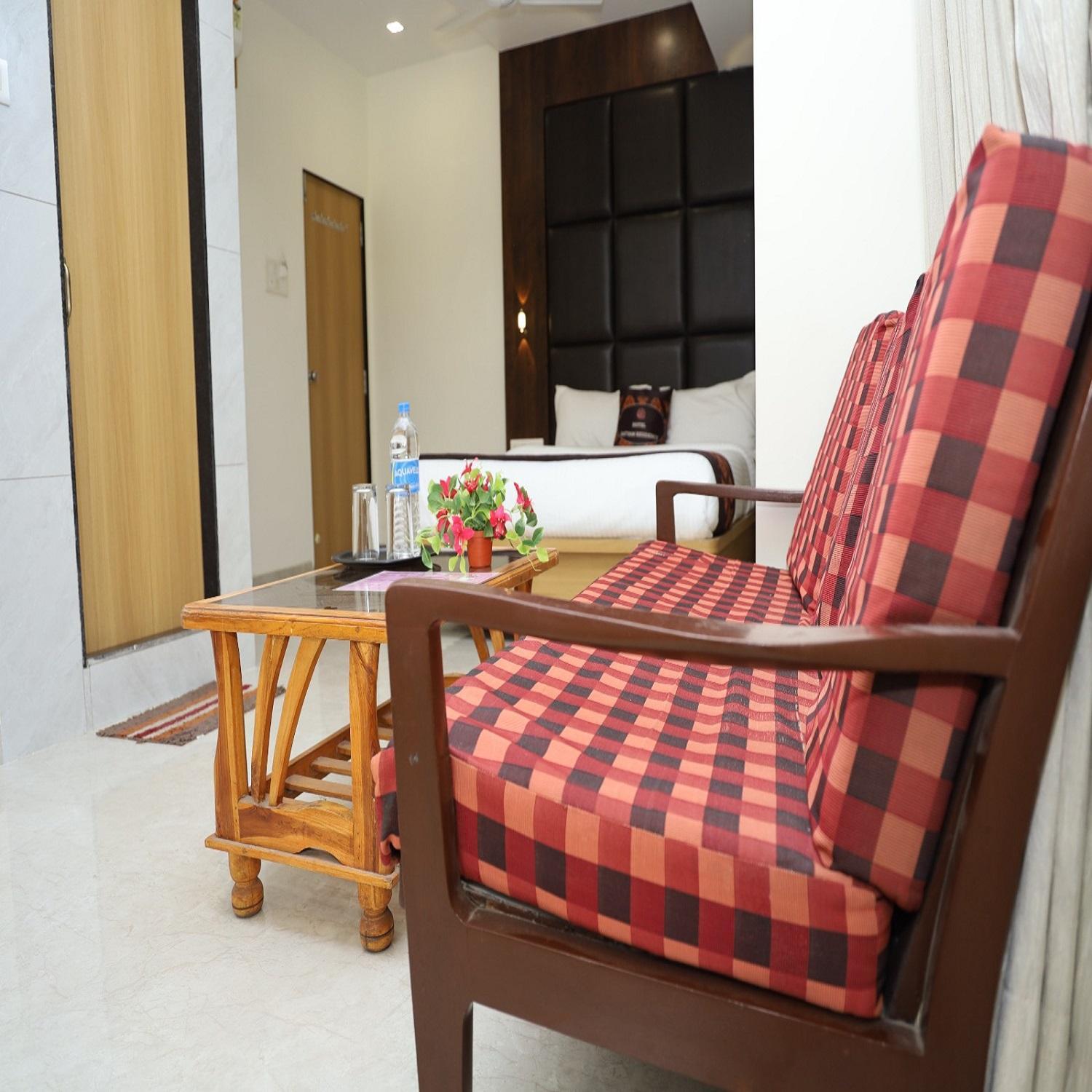 Hotel Satyam Residency ナビムンバイ エクステリア 写真