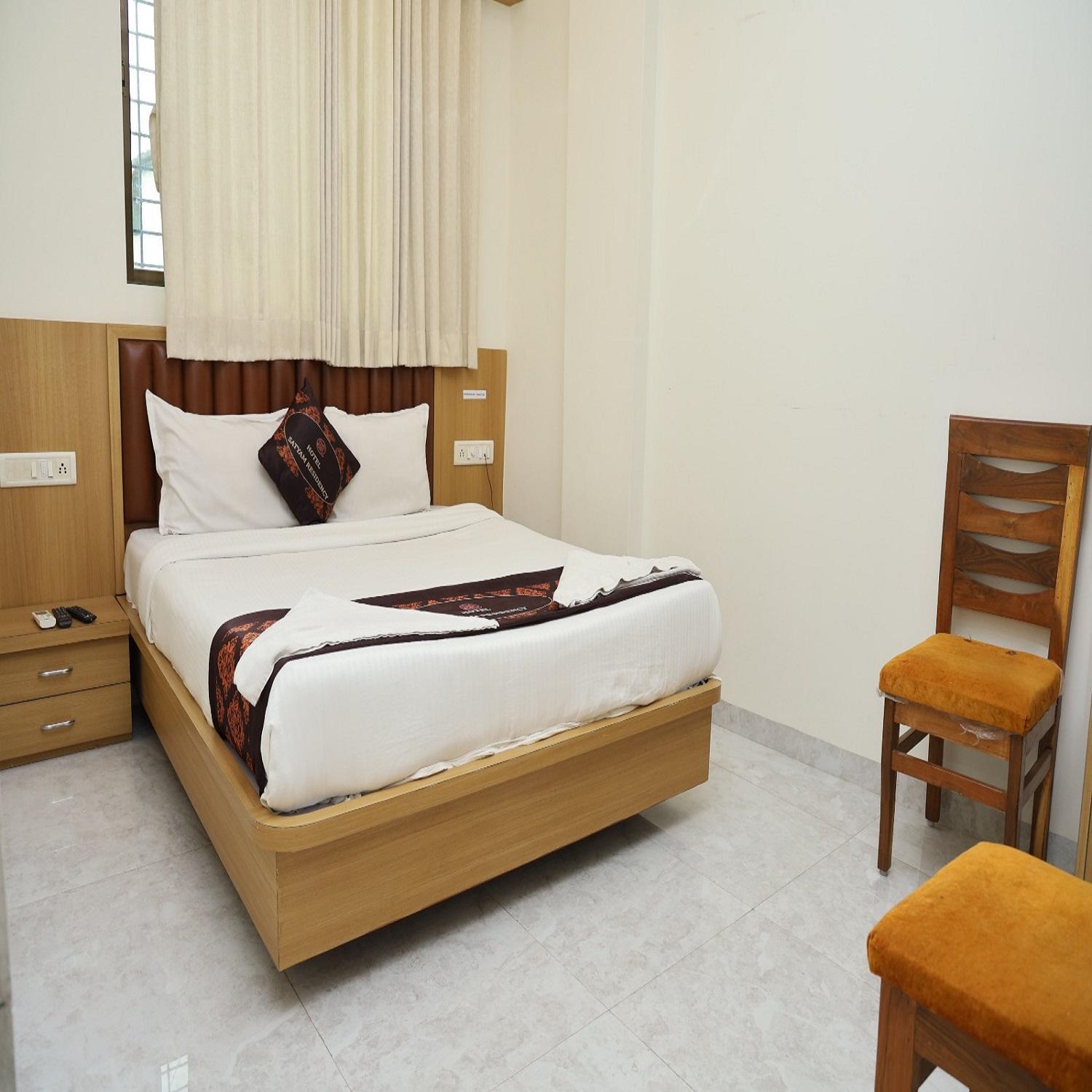 Hotel Satyam Residency ナビムンバイ エクステリア 写真