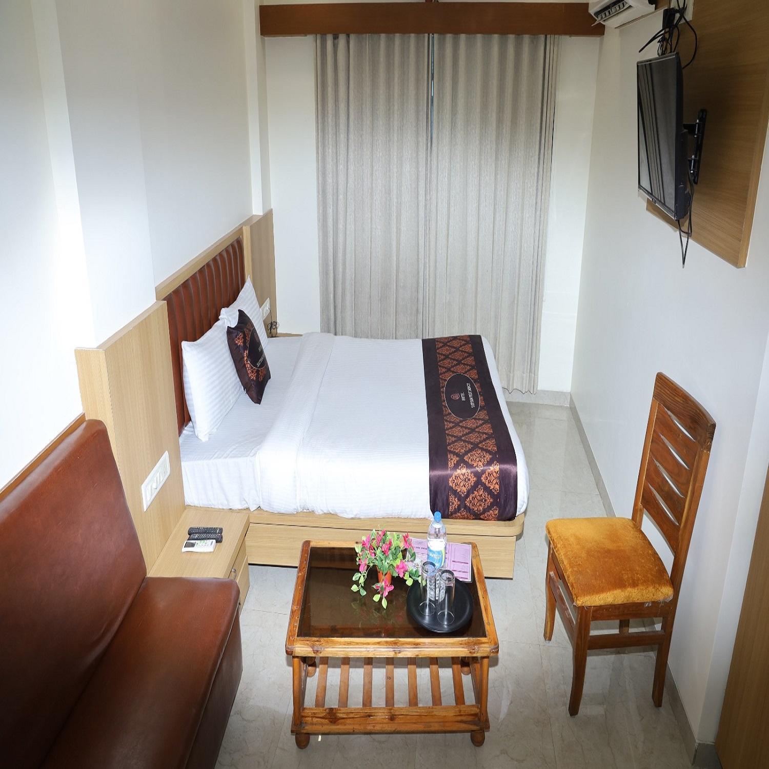 Hotel Satyam Residency ナビムンバイ エクステリア 写真